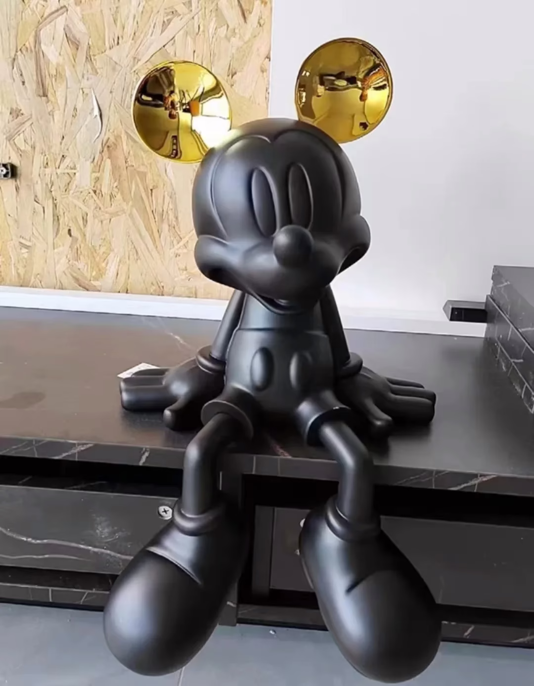 Luxury Mickey Mouse Resin Decoration - Image 8